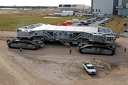 Crawler-transporter #2 ("Franz") testas efter en reparation.