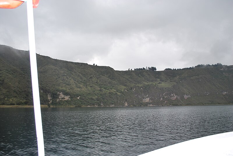 File:Cuicocha DSC 0062 (4241437966).jpg