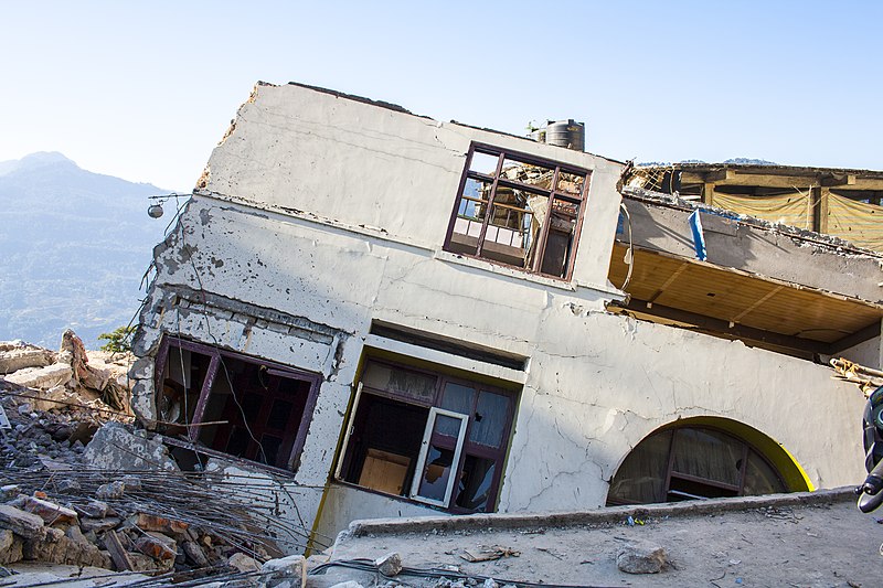 File:Demolished Building in Gangtok After Earthquake in 2011.jpg