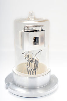 Deuterium arc lamp Deuterium arc lamp.jpg