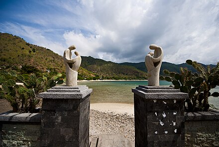 Areia Branca Bay, on the way to the Jesus Statue