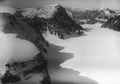 ETH-BIB-Chydeniusgruppe mit Ostfjord der Wyderbai von Osten aus 1700 m Höhe-Spitzbergenflug 1923-LBS MH02-01-0022.tif