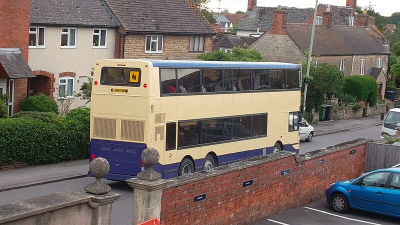 File:EX-CLP Bus in Kinch of Minty J961 TBW.JPG