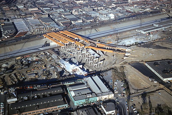 Construction of the Los Angeles River bridge on the west side of the interchange