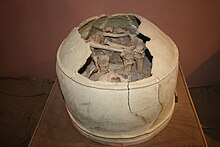 Elamite burial container in Heft Tepe museum Elamisches Bestattungsgefaess.JPG