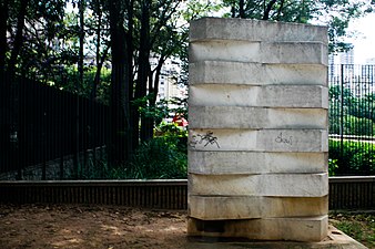 Vorderansicht, Skulptur ohne Titel, Praça da Sé, São Paulo, 1979