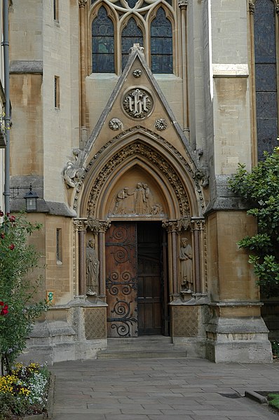 File:Exeter College, Oxford chapel door.jpg