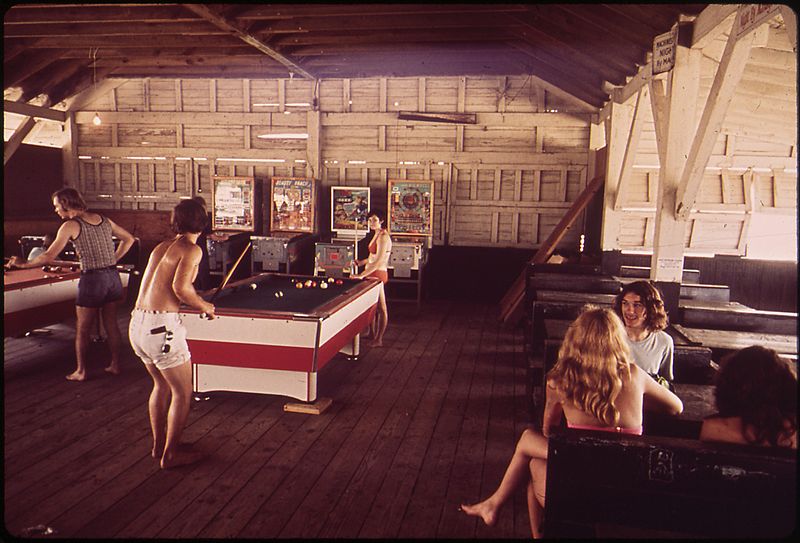 File:FUN AND GAMES ON THE POPULAR OCEAN RESORT, ISLE OF PALMS - NARA - 546975.jpg