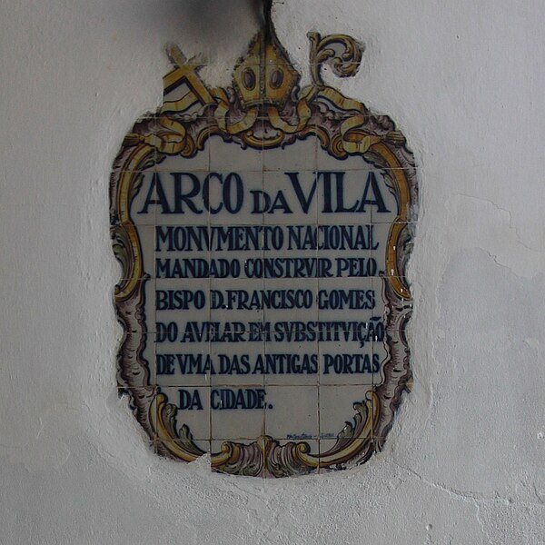 File:Faro-Arco-da-Vila-Info.jpg