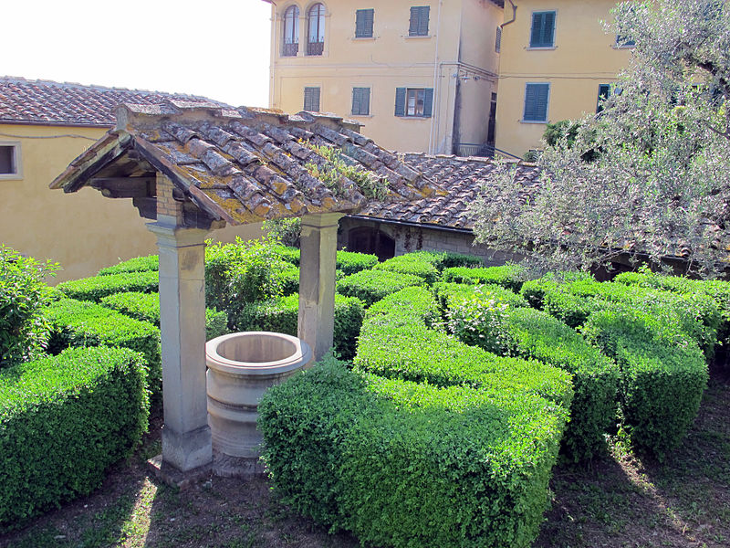 File:Fiesole, giardini di una villa angolo via vecchia fiesolana e via angelico.JPG