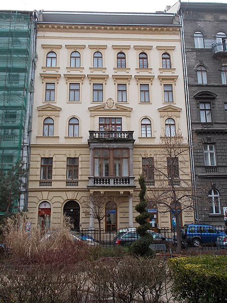 File:Four-story building, 2 Jokai square, 2016 Terezvaros.jpg