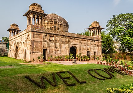 "Front_side_of_Tomb_1" by User:Muh.Ashar