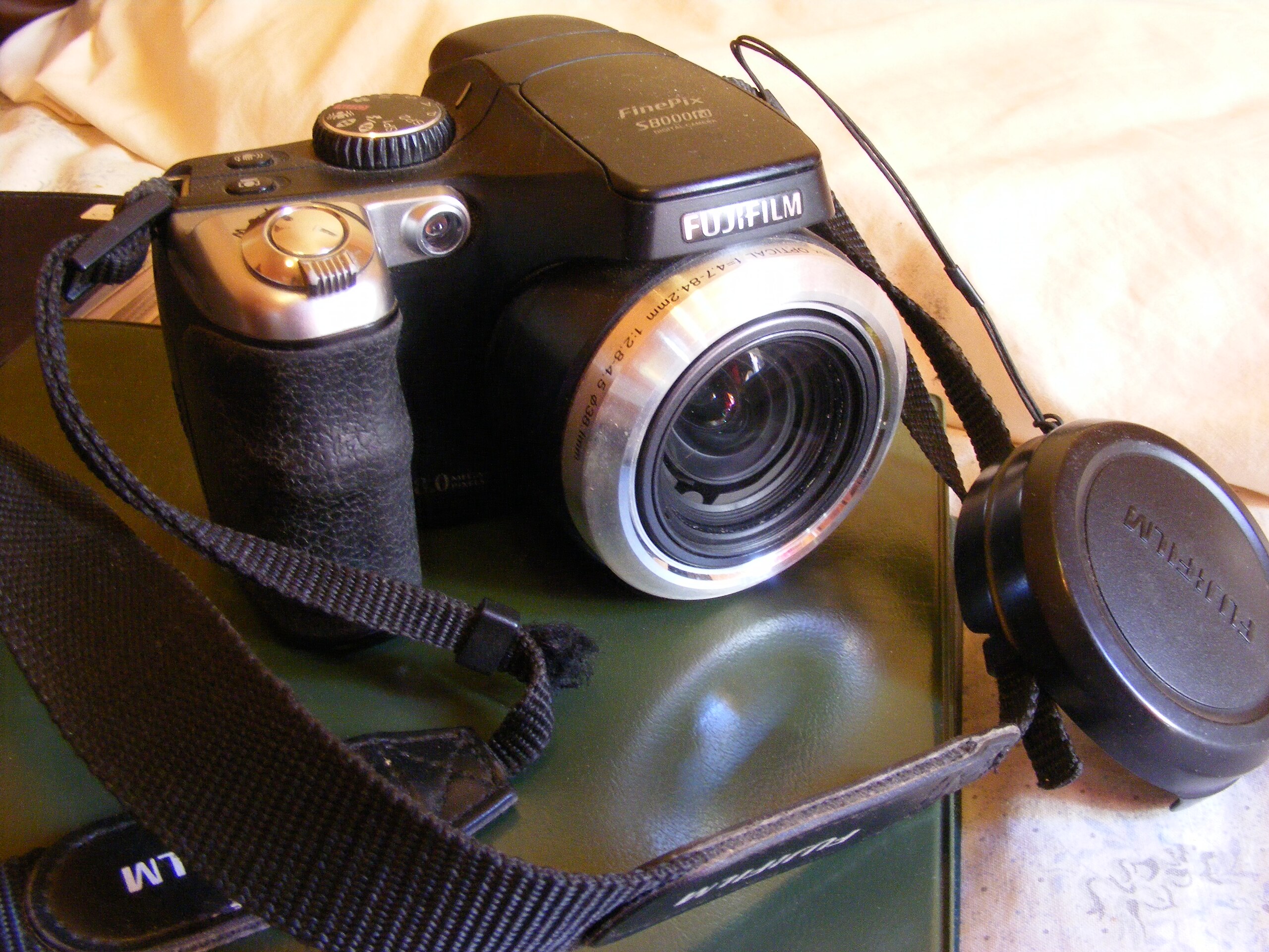 File:Fujifilm S8000fd.jpg - Commons