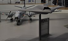 Modell der Tarnkappen-Kampfdrohne Dassault Neuron (2015), eines Technologieträgers, im Rahmen der ebenfalls als Future Combat Air System bezeichneten französisch-britischen Studie