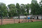 Миниатюра для Файл:Gänsehäufel - Tennisplatz.jpg