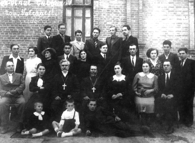 File:Gagauz intellectuals, including İrina Bulgar (Selma Öztürk), alongside Romanian officials (Vulcănești Cultural Center, 1939).png