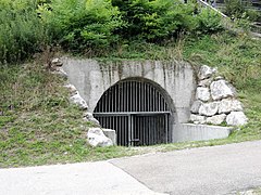 Versorgungs- und Belüftungstunnel des Etsch-Gardasee-Tunnels auf Höhe der Insel S. Andrea