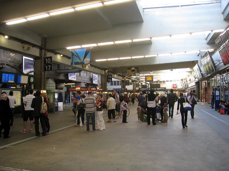 File:Gare de Paris-Montparnasse Platform 2009.jpg