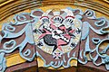 Wappen des Freiherrn von Röder über dem Portal der Nikolaikirche