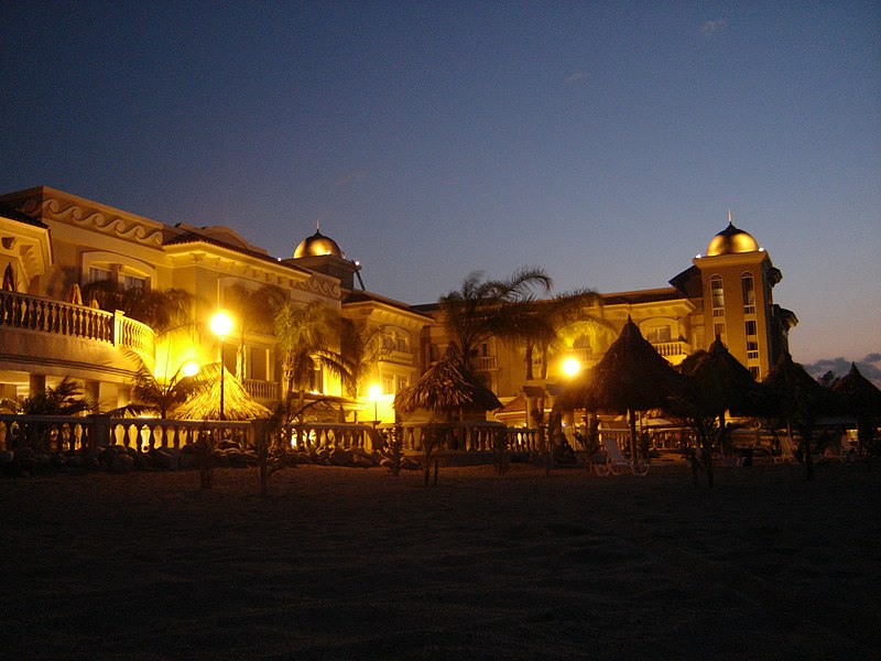 File:Hotel Quintana in La Ceiba.jpg