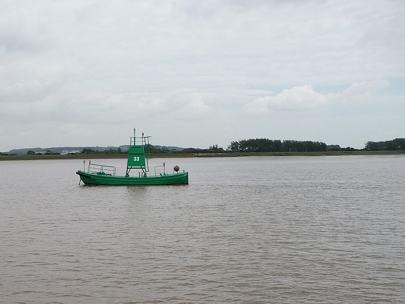 File:Humber Float 33, on a falling tide - geograph.org.uk - 3624698.jpg