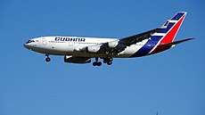 Ilyushin Il-96-300 (CU-T1250) de Cubana de Aviación.JPG