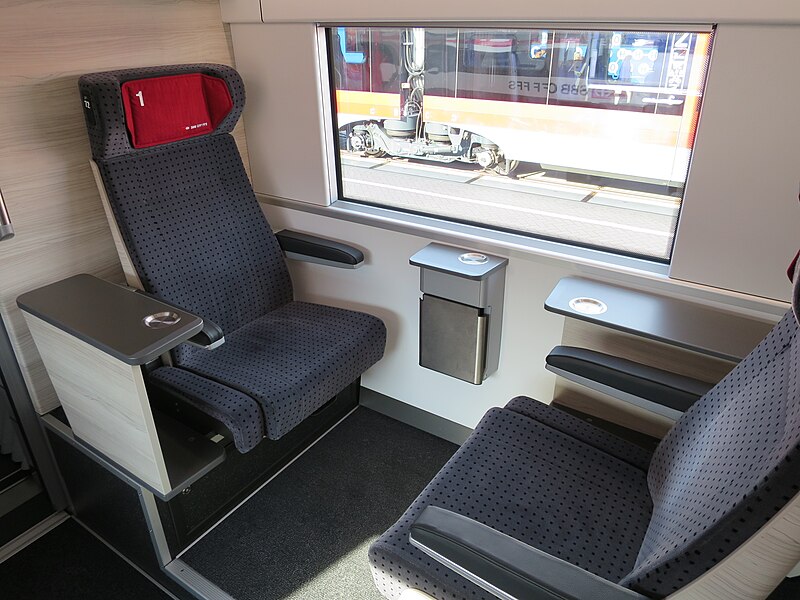 File:InnoTrans 2016 (230) Travelarz.JPG