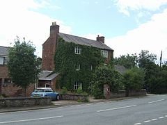 Ivy bilan qoplangan ferma uyi - geograph.org.uk - 487452.jpg