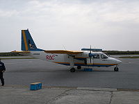 粟国空港に駐機するBN-2Bアイランダー