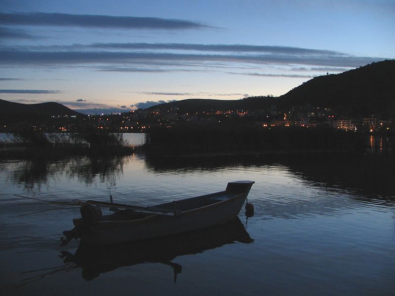 File:Kastoria lights in the night.jpg