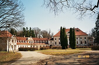 Вид замка на фотографии 2003 года