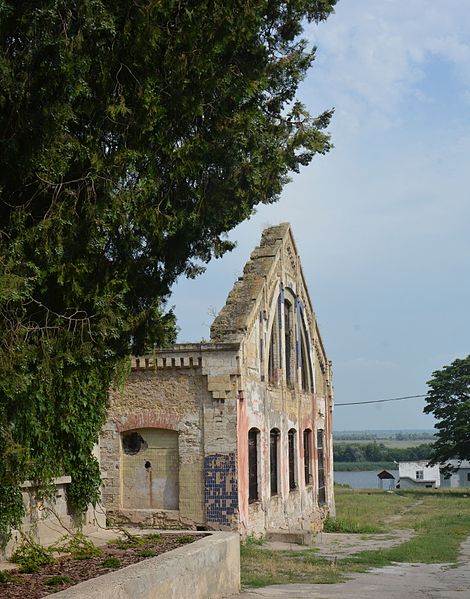 File:Kherson Gymnasium (Chervonostudentska) Str. 34 Brewery 01 (YDS 4593).jpg