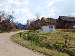 Kindrovo (ulaz u selo).jpg