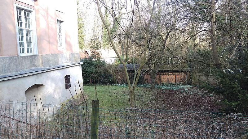 File:Klostergarten .jpg