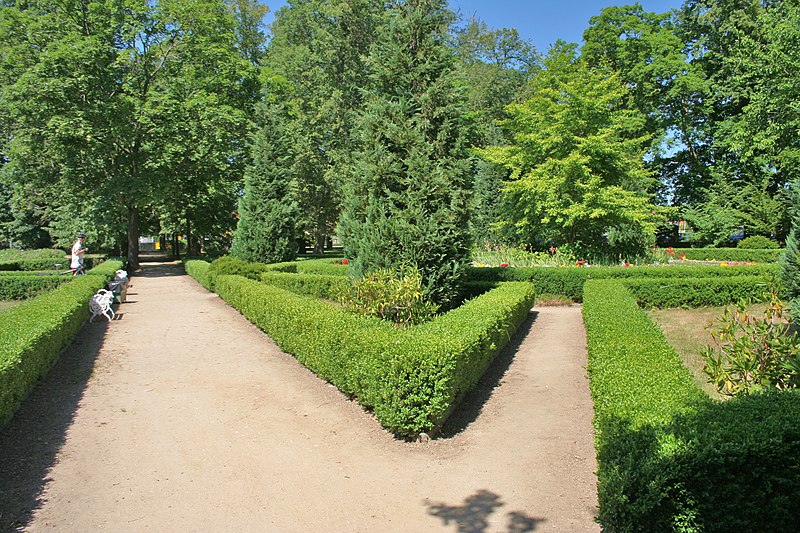 File:Krokowa - Park 04.jpg