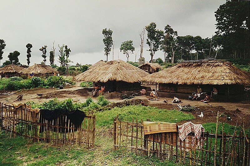 File:Kurumba village, Mudumalai.jpg