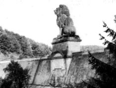 Le Lion belgique du barrage, vers 1910.