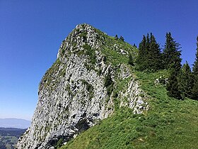 Pohled na Rocher de la Motte z Le Bry.