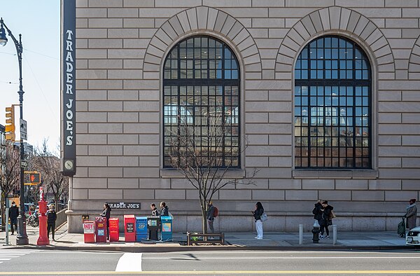 Former South Brooklyn Savings Institution, at the north end of South Brooklyn