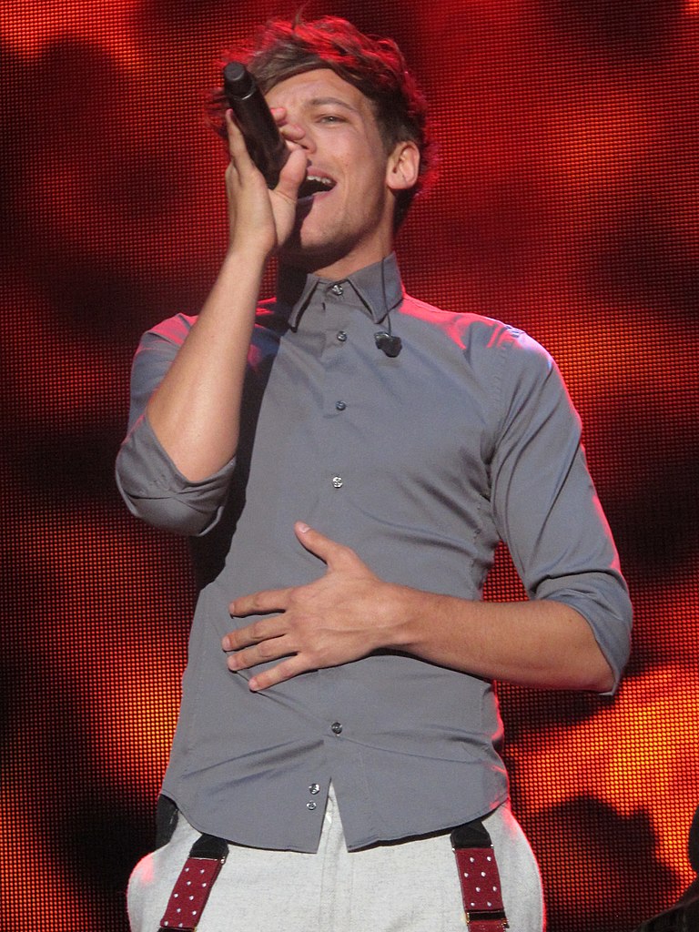 File:Louis Tomlinson (cropped).jpg - Wikimedia Commons