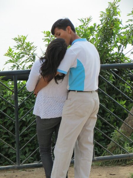 File:Lovers Inspired by Love Statue - Lima, Peru - 8101583238.jpg