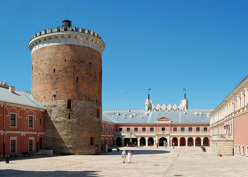 File:Lublin Donżon i dziedziniec zamku.jpg