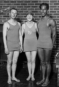 Ludy Langer, Claire Galligan, Duke Kahanamoku c1920.jpg