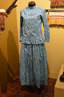 Customary, everyday dress worn by Mayo women, displayed at the Museo de Arte Popular in Mexico City. MAPElNorte049.JPG