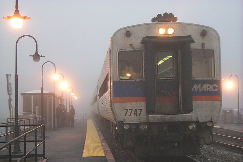 File:MARC cab car 7747 at Brunswick station on a foggy morning, 2001.jpg