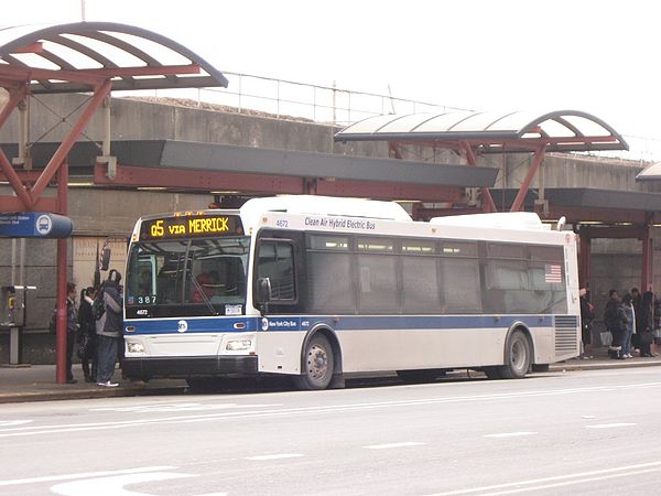 A Q5 entering southbound service at the Jamaica Center Bus Terminal.
