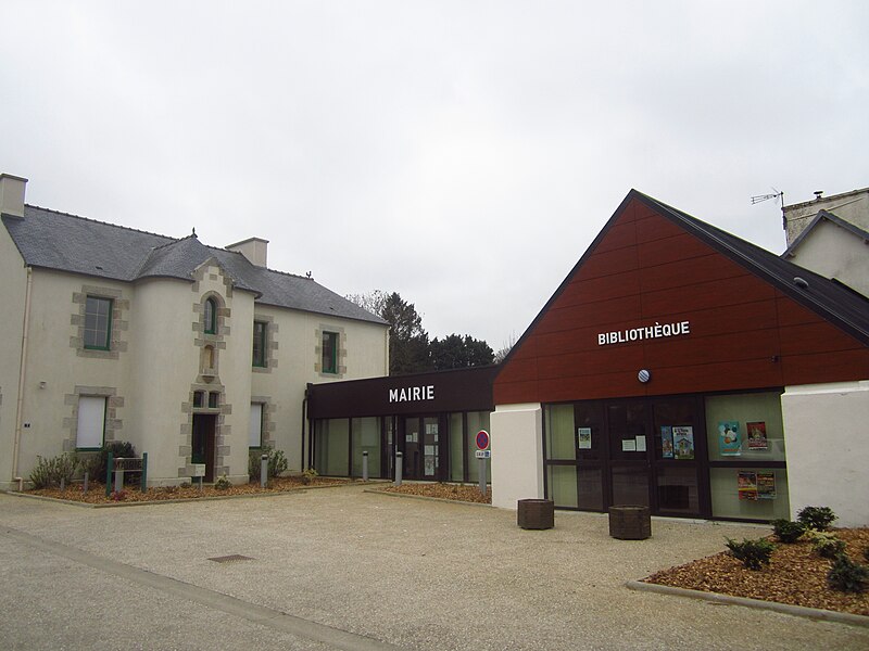 File:Mairie de Plougar, Finistère.JPG