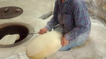 Berkas:Making of lavash.ogv