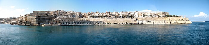 The enceinte along the Grand Harbour Malta Valletta Panorama 12.jpg