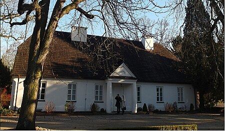 Tập_tin:Manor_house_in_Żelazowa_Wola.JPG